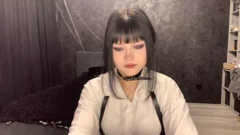 EmilySuonn online show from 05-04-26, 05:25