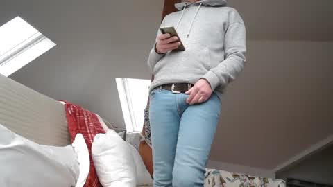 Snapshot of suzisshowboyxl chatting on 12-27-24, 01:07 Mmaxime1 online show from 12-27-24, 01:07