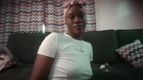 Snapshot of suzita510158 chatting on 11-04-25, 10:47 Wildpeachy online show from 11-04-25, 10:47