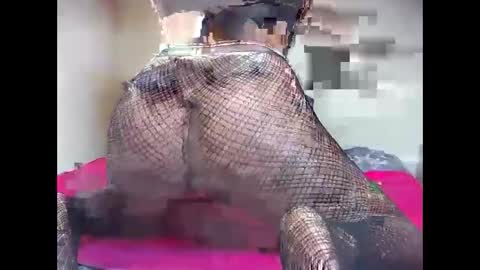 Snapshot of suzita510158 chatting on 11-08-25, 05:40 Wildpeachy online show from 11-08-25, 05:40