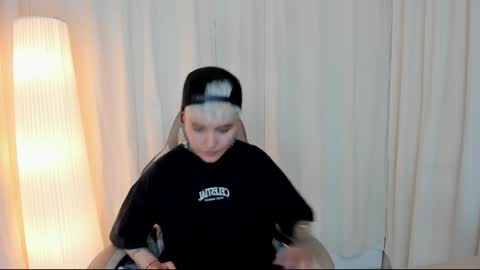 suzu_wolf online show from 10-08-25, 04:54