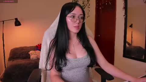 Snapshot of suzumi_ chatting on 07-08-26, 12:48 Jadde online show from 07-08-26, 12:48