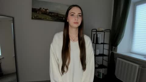 Snapshot of suzy_pictures_ chatting on 12-16-25, 07:57 Sabrina online show from 12-16-25, 07:57