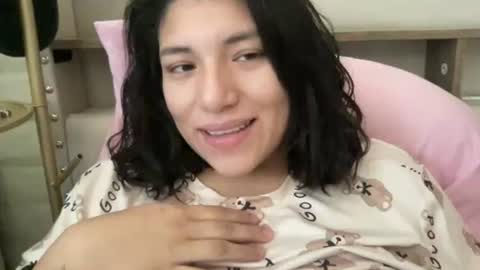 Snapshot of suzyishellawet chatting on 11-01-25, 05:26 Suzy online show from 11-01-25, 05:26