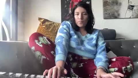 Snapshot of suzyishellawet chatting on 11-23-25, 07:24 Suzy online show from 11-23-25, 07:24