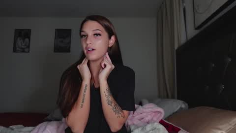 Snapshot of svtf2323 chatting on 12-07-24, 01:03 SV online show from 12-07-24, 01:03