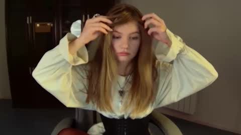 Snapshot of swag_evalution chatting on 10-15-25, 01:33 Eva online show from 10-15-25, 01:33