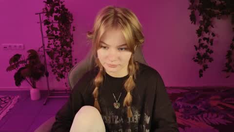 Snapshot of swag_evalution chatting on 10-17-25, 01:09 Eva online show from 10-17-25, 01:09