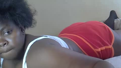 sweatcreamer26 online show from 12-02-25, 12:21