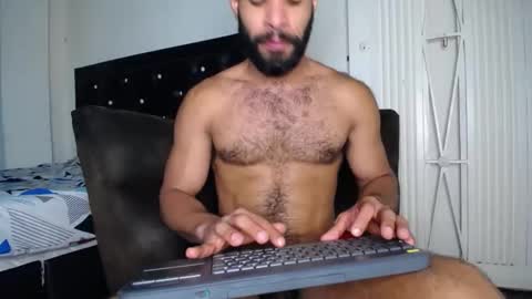 Snapshot of sweatyhairypig1 chatting on 01-24-25, 05:21 joel bliss online show from 01-24-25, 05:21