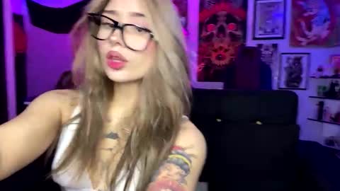 Snapshot of sweeetbabyy22 chatting on 12-16-25, 08:19 Valeria online show from 12-16-25, 08:19