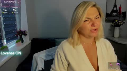 Snapshot of sweet___margaret chatting on 10-15-25, 11:10 Margaret online show from 10-15-25, 11:10