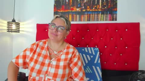 Carolina online show from 10-23-25, 04:39