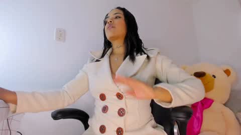 Snapshot of sweet_angel2001 chatting on 12-10-24, 06:06 Stephanie online show from 12-10-24, 06:06