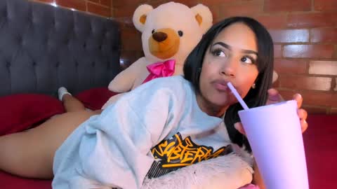 Snapshot of sweet_angel2001 chatting on 01-31-25, 03:44 Stephanie online show from 01-31-25, 03:44