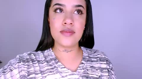 Snapshot of sweet_angel2001 chatting on 10-19-25, 01:17 Stephanie online show from 10-19-25, 01:17