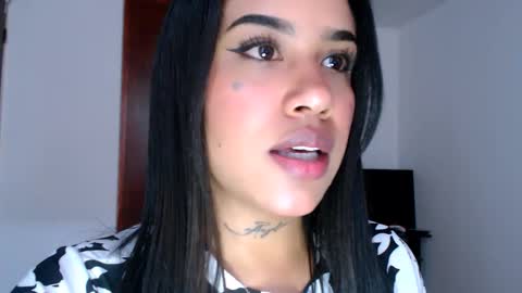 Snapshot of sweet_angel2001 chatting on 10-20-25, 06:41 Stephanie online show from 10-20-25, 06:41