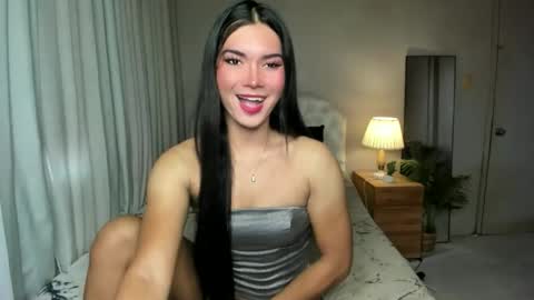 Snapshot of sweet_angel985251 chatting on 05-18-26, 05:24 SweetAangel online show from 05-18-26, 05:24