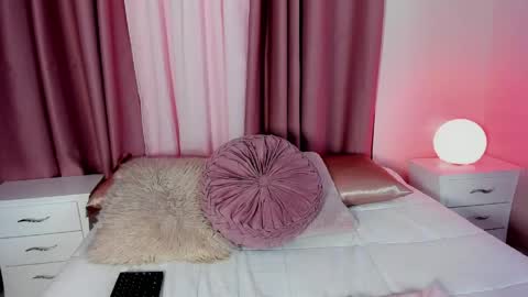 Aura  online show from 04-12-26, 08:25