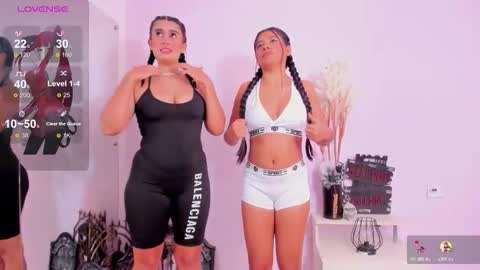 Snapshot of sweet_babyss_ chatting on 10-29-25, 01:57  MOD Yezka online show from 10-29-25, 01:57