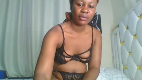 Snapshot of sweet_blackgal chatting on 12-04-24, 02:20 Lavie online show from 12-04-24, 02:20