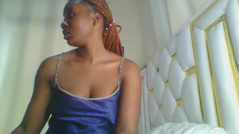 Snapshot of sweet_blackgal chatting on 12-08-24, 06:22 Lavie online show from 12-08-24, 06:22