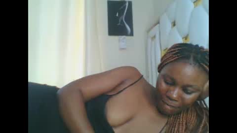Snapshot of sweet_blackgal chatting on 12-11-24, 06:36 Lavie online show from 12-11-24, 06:36
