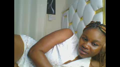 Snapshot of sweet_blackgal chatting on 12-19-24, 11:46 Lavie online show from 12-19-24, 11:46