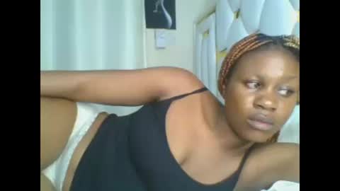 Snapshot of sweet_blackgal chatting on 12-27-24, 11:21 Lavie online show from 12-27-24, 11:21