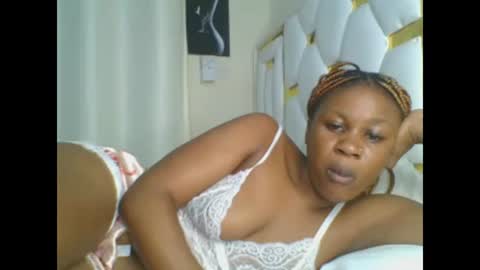 Snapshot of sweet_blackgal chatting on 12-29-24, 01:13 Lavie online show from 12-29-24, 01:13