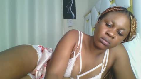Snapshot of sweet_blackgal chatting on 12-30-24, 12:11 Lavie online show from 12-30-24, 12:11