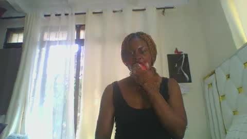Snapshot of sweet_blackgal chatting on 01-06-25, 12:13 Lavie online show from 01-06-25, 12:13