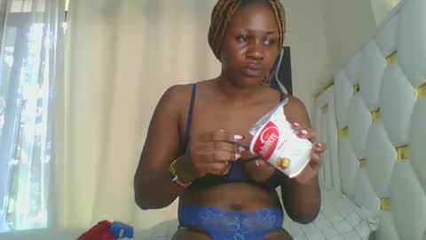 Snapshot of sweet_blackgal chatting on 01-09-25, 09:37 Lavie online show from 01-09-25, 09:37