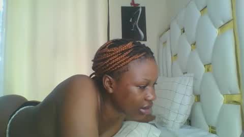 Snapshot of sweet_blackgal chatting on 01-11-25, 11:12 Lavie online show from 01-11-25, 11:12