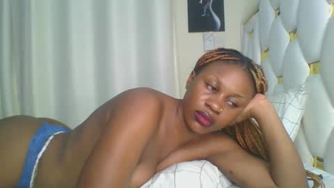 Snapshot of sweet_blackgal chatting on 01-12-25, 03:28 Lavie online show from 01-12-25, 03:28