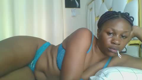 Snapshot of sweet_blackgal chatting on 01-28-25, 05:11 Lavie online show from 01-28-25, 05:11