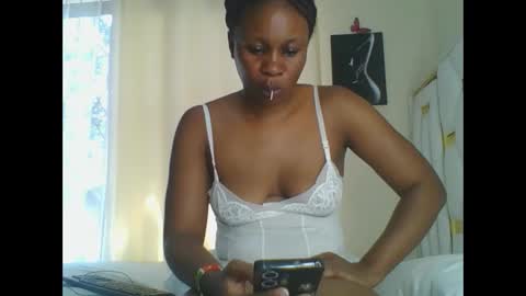 Snapshot of sweet_blackgal chatting on 01-30-25, 11:22 Lavie online show from 01-30-25, 11:22