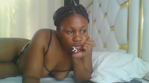 Snapshot of sweet_blackgal chatting on 02-01-25, 02:24 Lavie online show from 02-01-25, 02:24