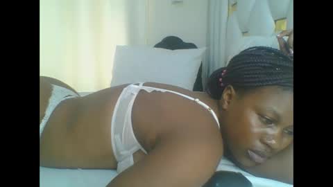Snapshot of sweet_blackgal chatting on 02-05-25, 09:15 Lavie online show from 02-05-25, 09:15