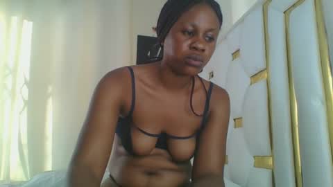 Snapshot of sweet_blackgal chatting on 02-17-25, 01:53 Lavie online show from 02-17-25, 01:53