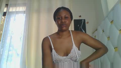 Snapshot of sweet_blackgal chatting on 02-19-25, 07:50 Lavie online show from 02-19-25, 07:50
