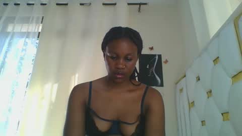 Snapshot of sweet_blackgal chatting on 02-23-25, 12:59 Lavie online show from 02-23-25, 12:59