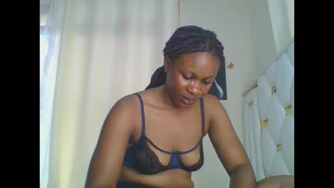 Snapshot of sweet_blackgal chatting on 02-24-25, 07:11 Lavie online show from 02-24-25, 07:11