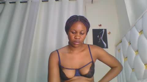 Snapshot of sweet_blackgal chatting on 02-25-25, 06:53 Lavie online show from 02-25-25, 06:53