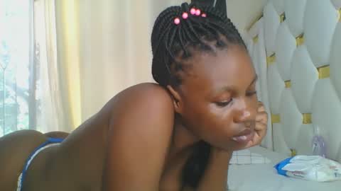 Snapshot of sweet_blackgal chatting on 03-08-25, 01:57 Lavie online show from 03-08-25, 01:57