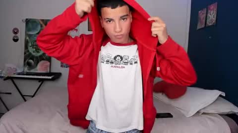 Snapshot of sweet_boys_xx chatting on 12-14-24, 02:53 CristianBrayan PVT OPEN online show from 12-14-24, 02:53