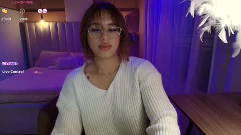 Snapshot of sweet_cami1 chatting on 09-26-25, 02:15 Camila online show from 09-26-25, 02:15