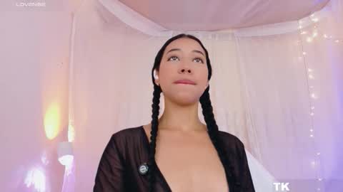 Snapshot of sweet_carine chatting on 03-04-26, 12:11 camil online show from 03-04-26, 12:11