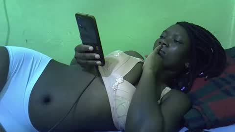 Snapshot of sweet_cherie1 chatting on 05-12-26, 05:48 sweet_cherie1 online show from 05-12-26, 05:48