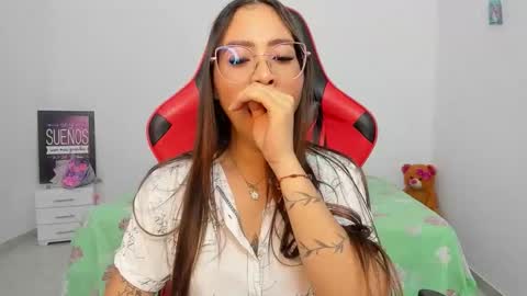 sweet_coral_ online show from 02-04-26, 08:31